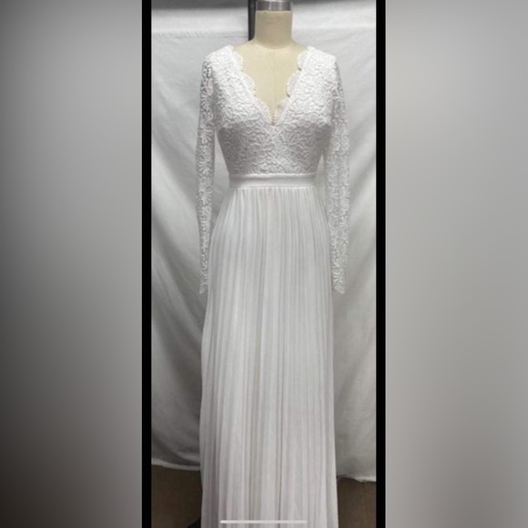 I purchased this as a second wedding dress but it was too hot for long sleeves - Picture 1 of 2